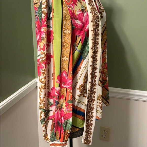 🍅Flying Tomato🍅 Floral Top - Picture 2 of 5